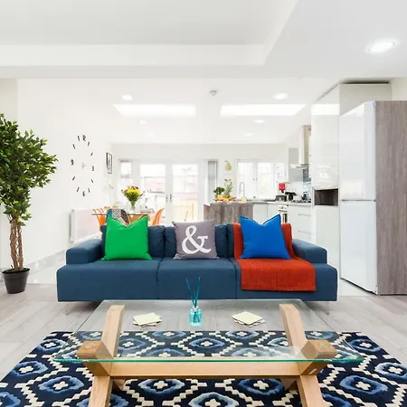 Stunning Solihull Long - 4 Bedrooms With 7 Separate Beds, 2 Baths, Garden & Driveway By Contractor Ferienhaus