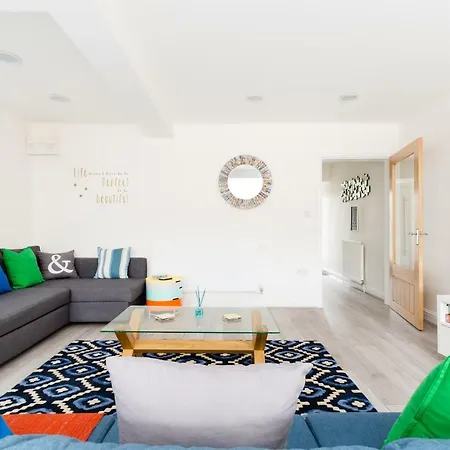 Stunning Solihull Long - 4 Bedrooms With 7 Separate Beds, 2 Baths, Garden & Driveway By Contractor Casa vacanze Birmingham