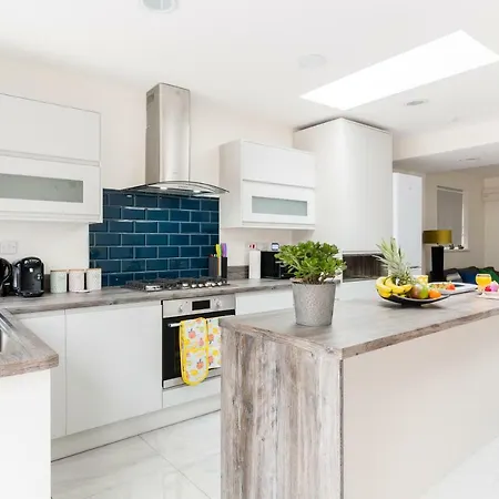 Casa vacanze Stunning Solihull Long - 4 Bedrooms With 7 Separate Beds, 2 Baths, Garden & Driveway By Contractor *