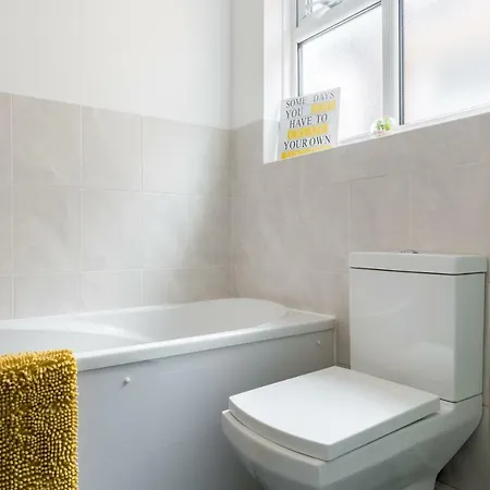Stunning Solihull Long - 4 Bedrooms With 7 Separate Beds, 2 Baths, Garden & Driveway By Contractor